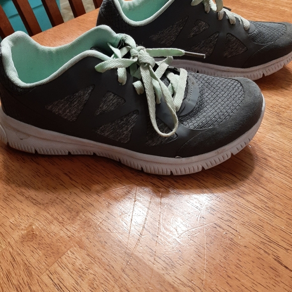 Shoes - Picture 3 of 3